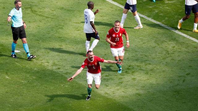 开云电竞苹果版-法国陷入阵地战泥沼爆冷战平 中卫位置问题最大？